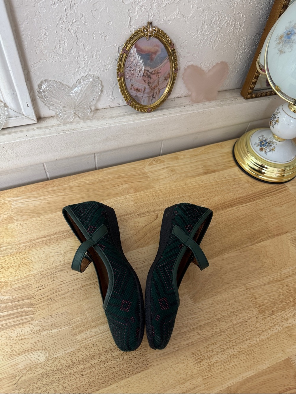 Taos Green Woven Mary Jane Flats Size 6 Artsy Y2K
Classic Comfort - Picture 3 of 12